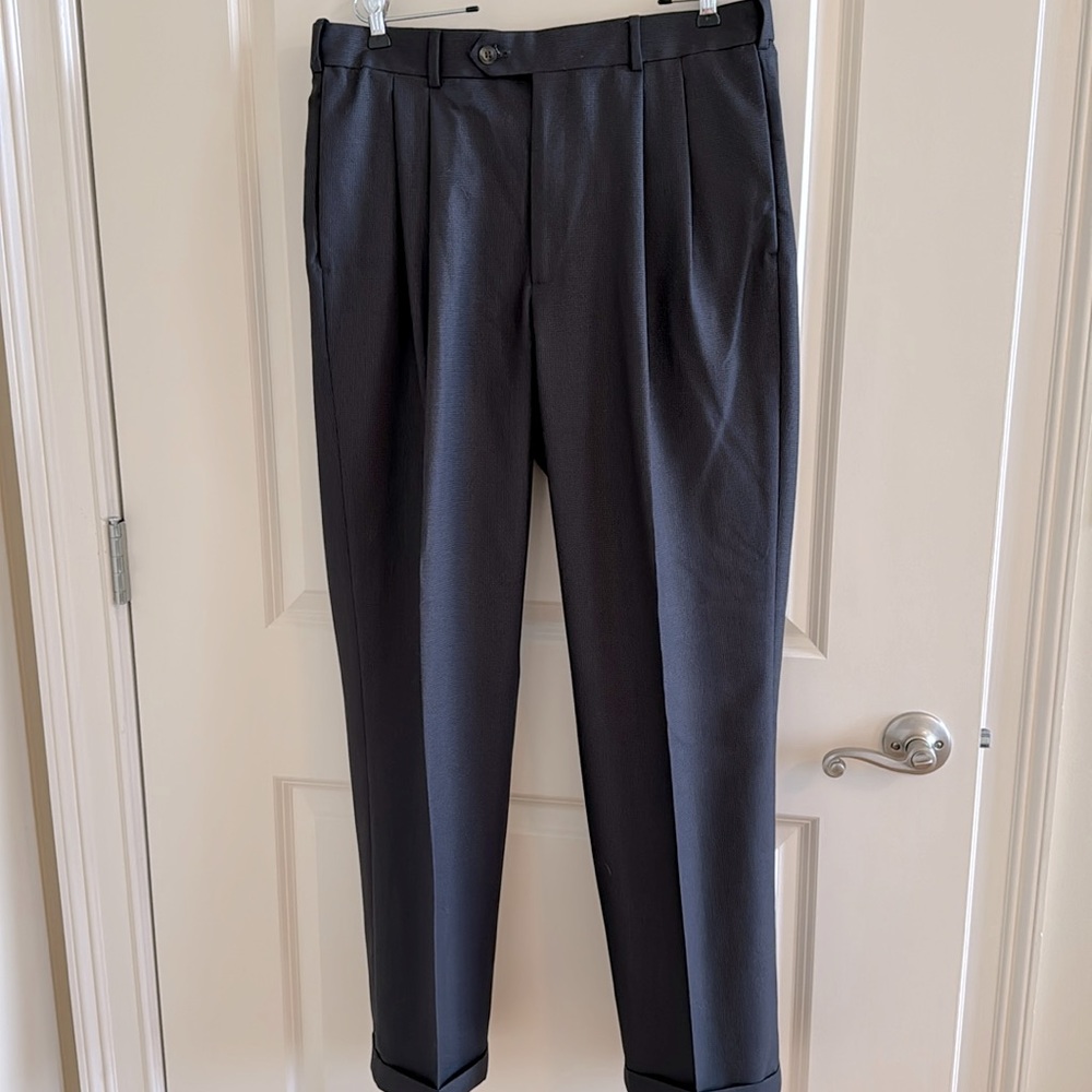 Roundtree & Yorke Easy Fit men’s pant, 34x30, brown, pleated, cuffs